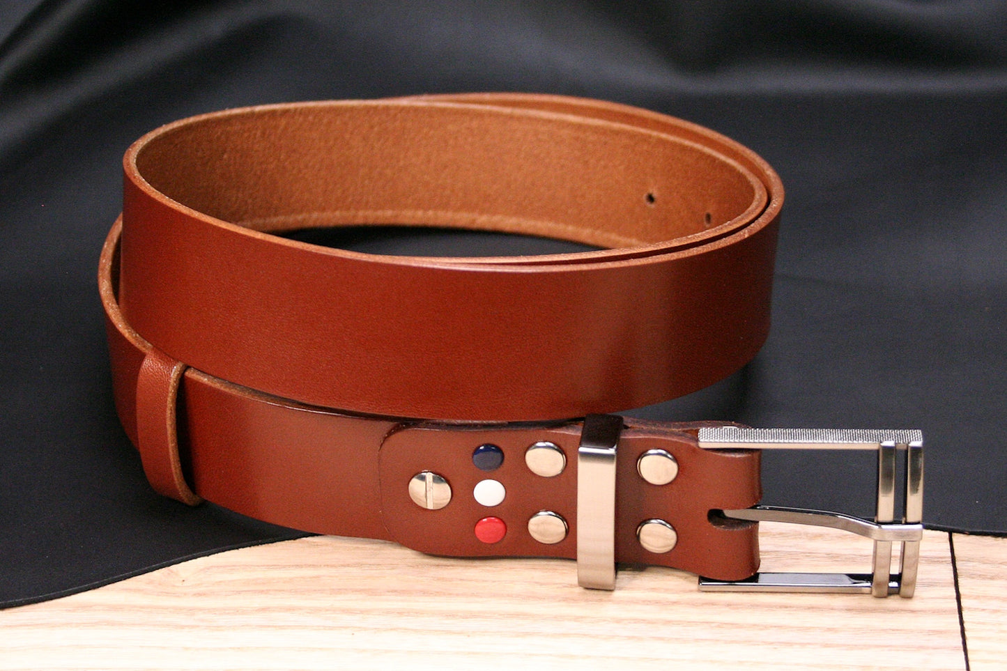 Ceinture portée avec un jean – Un accessoire intemporel qui complète toutes les tenues