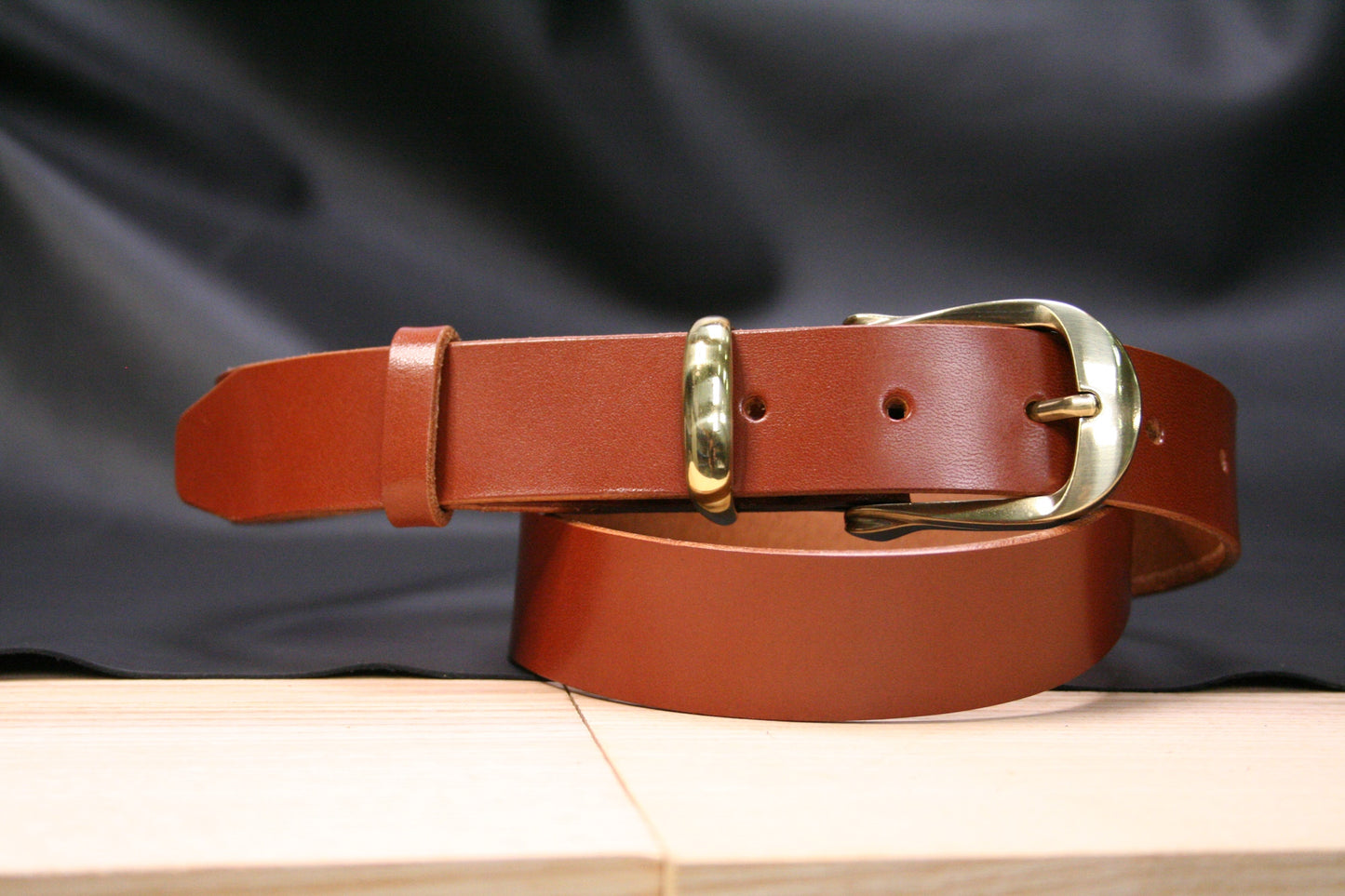 Ceinture portée sur un jean – Une alliance parfaite entre modernité et tradition