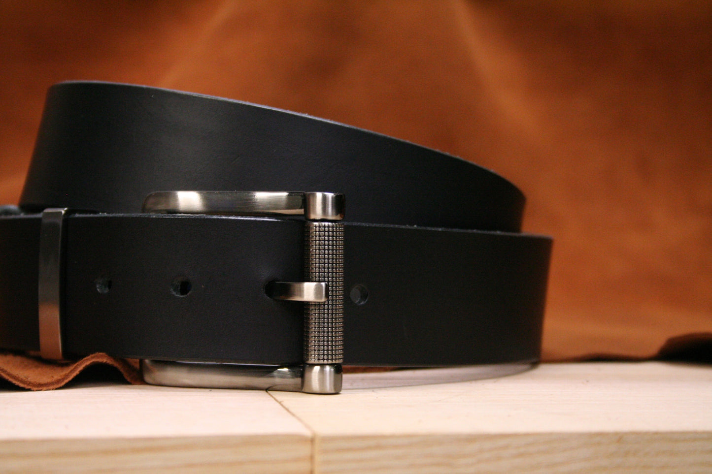 Ceinture en cuir noir pour homme – Un style intemporel pour accompagner un jean