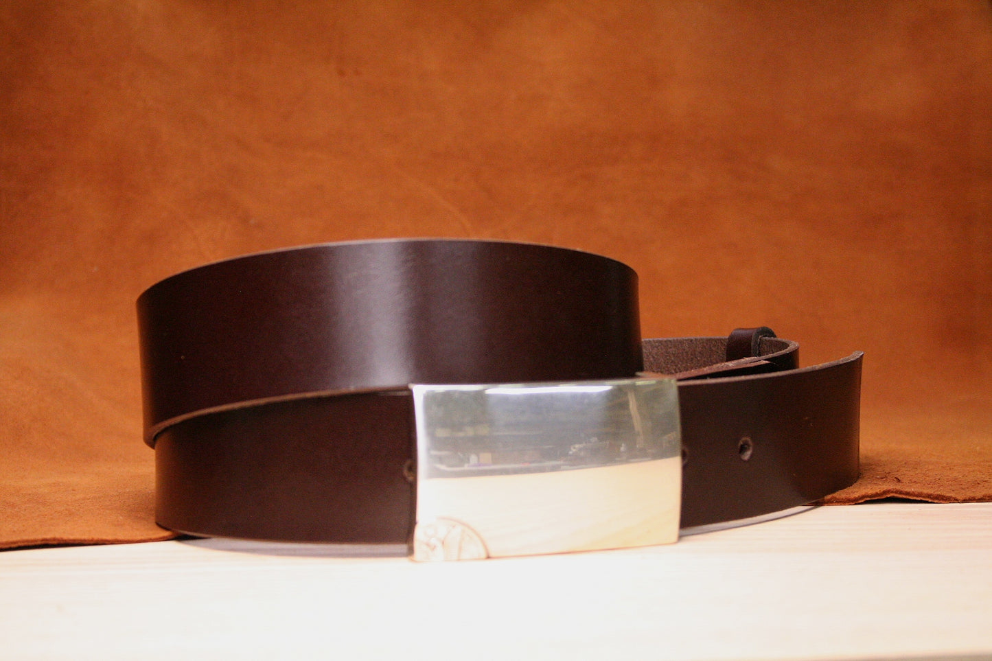 Vue de profil de la ceinture homme 40 mm – Largeur idéale pour un look casual ou habillé