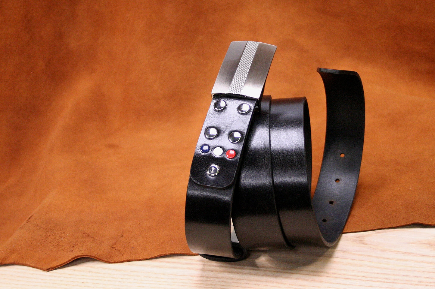 Finitions artisanales et fabrication française – Une ceinture en cuir haut de gamme pour toutes les occasions