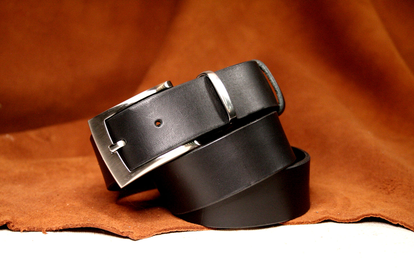 Vue de la ceinture portée sur un jean – Un accessoire indispensable au quotidien