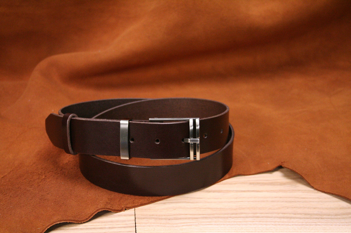 Ceinture portée avec un jean – Un accessoire intemporel qui complète toutes les tenues